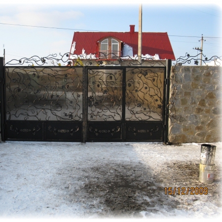 Ворота кованые -виноградная лоза- с встроенной калиткой